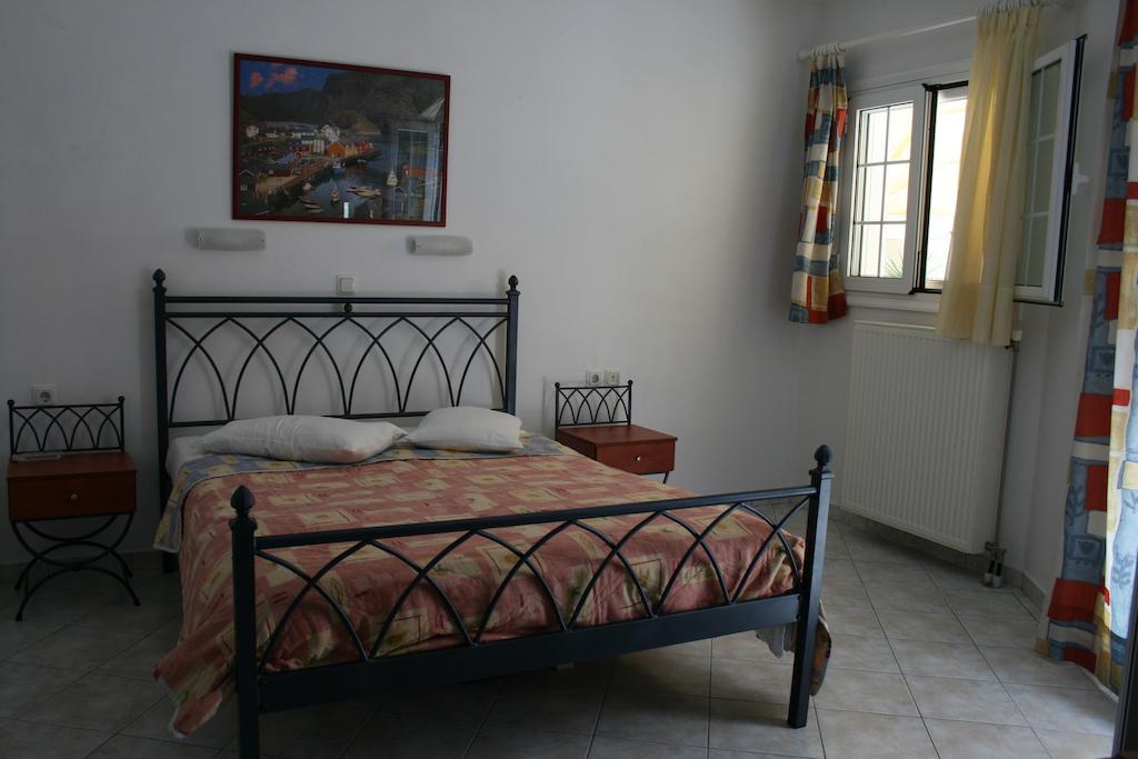 Pelagias Apartments Agia Efimia Стая снимка